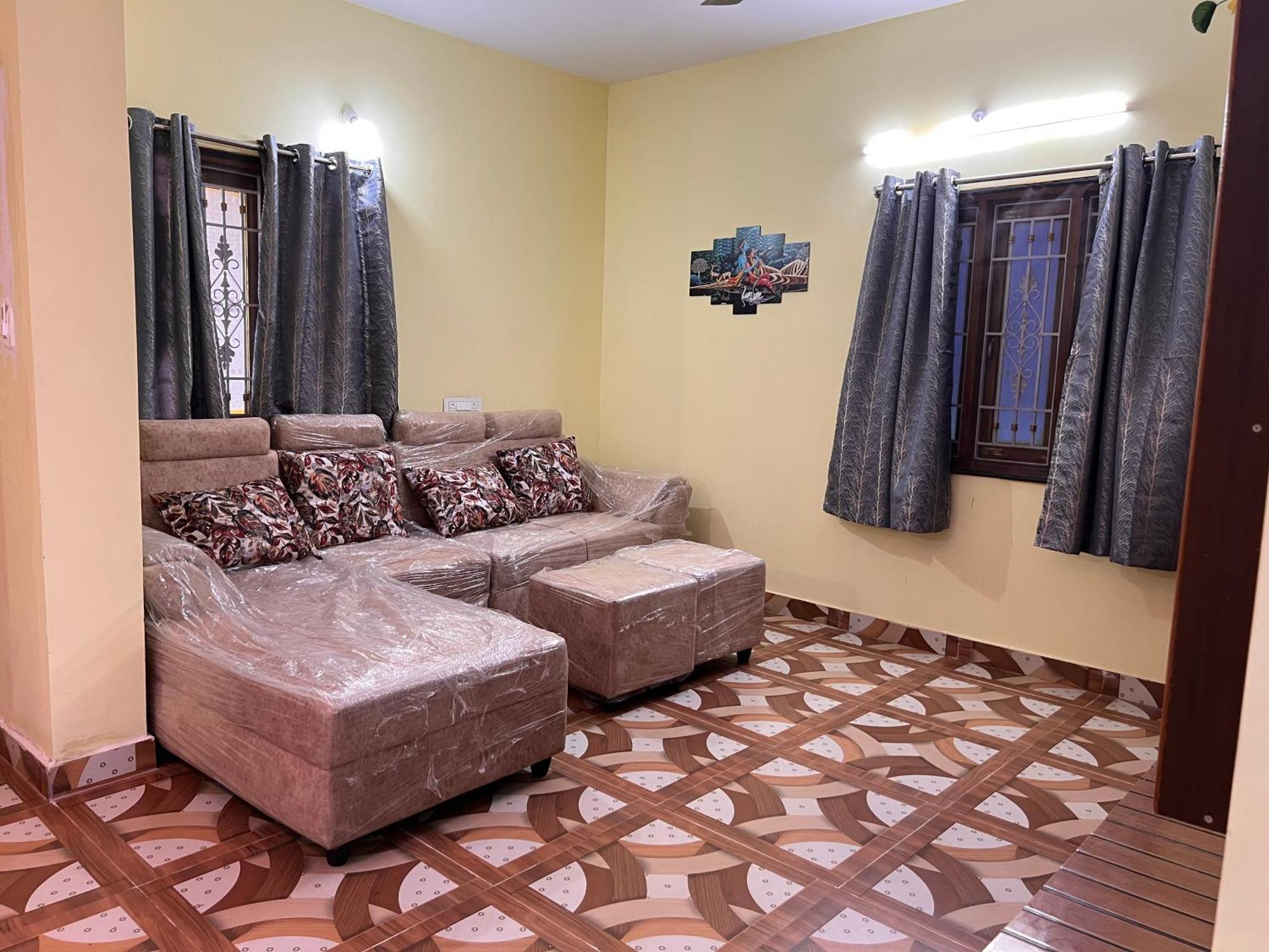 Dwaraka Home Stay ตีรูปาติ ภายนอก รูปภาพ