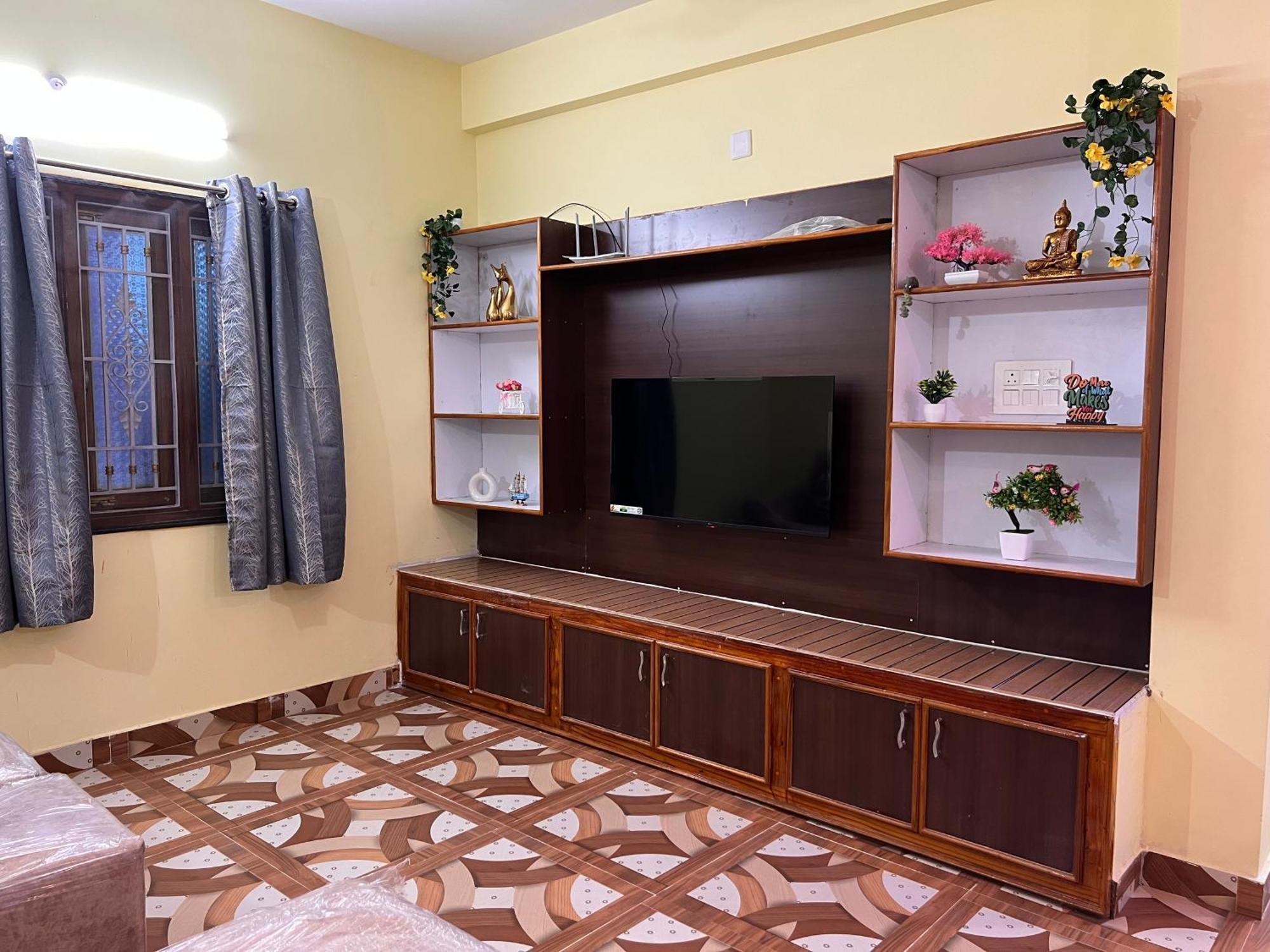 Dwaraka Home Stay ตีรูปาติ ภายนอก รูปภาพ