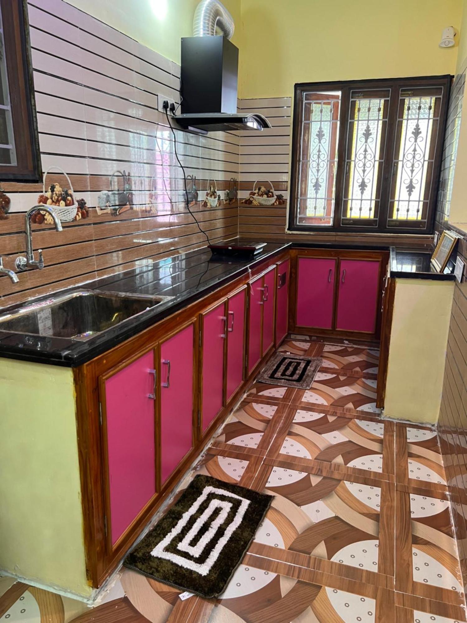 Dwaraka Home Stay ตีรูปาติ ภายนอก รูปภาพ